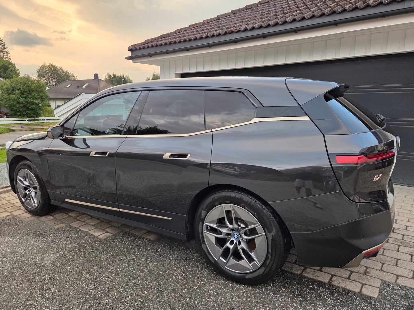 BMW iX xDrive40 SUV Électrique Luxueux 326ch Gris Sophisto