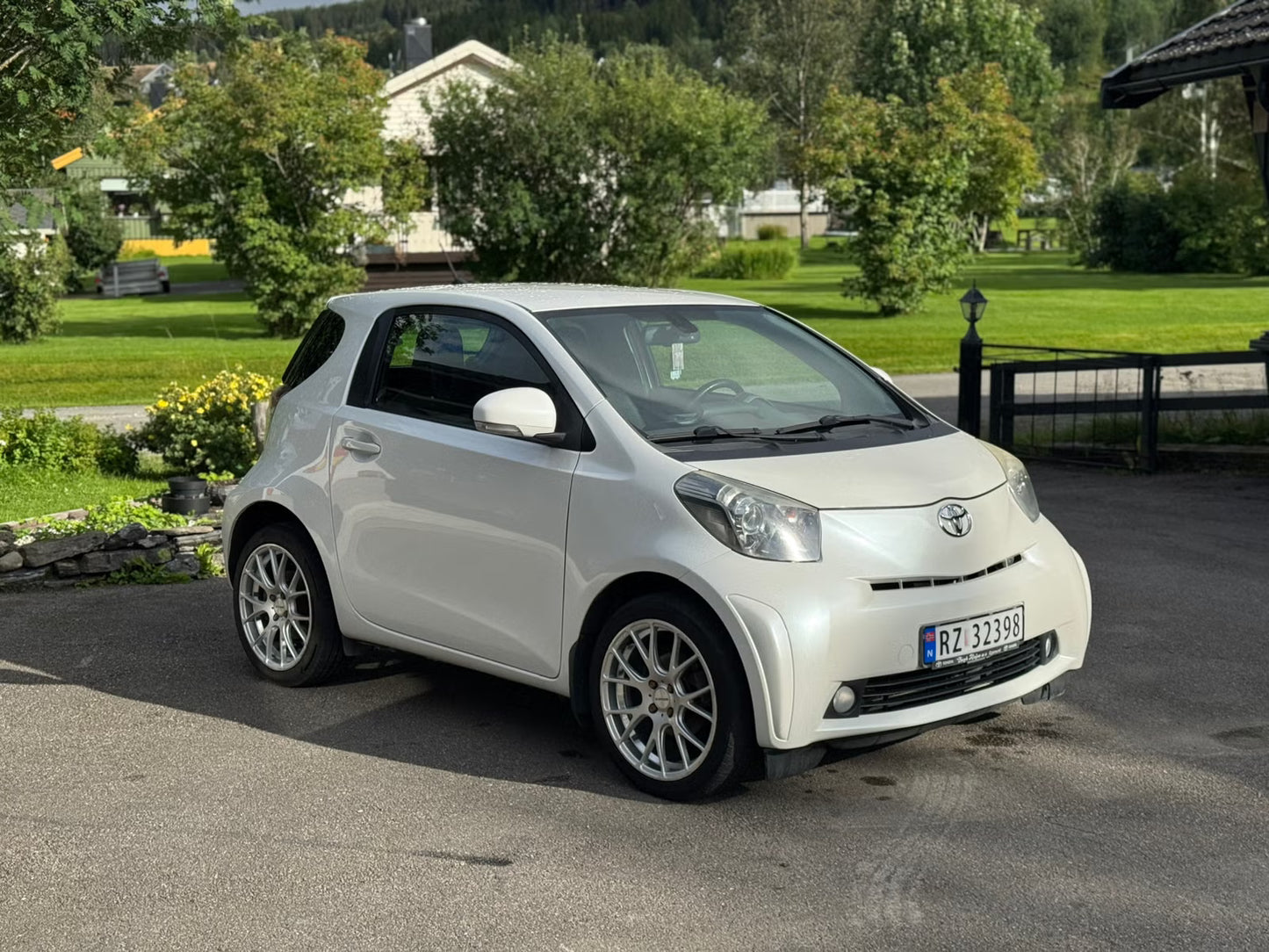 Citadine Toyota iQ 2009 Diesel 90ch Blanche Compacte Économique