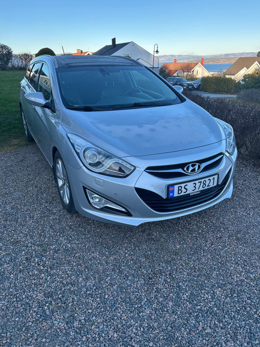 Berline Hyundai i40 Élégante avec Systèmes de Sécurité Avancés