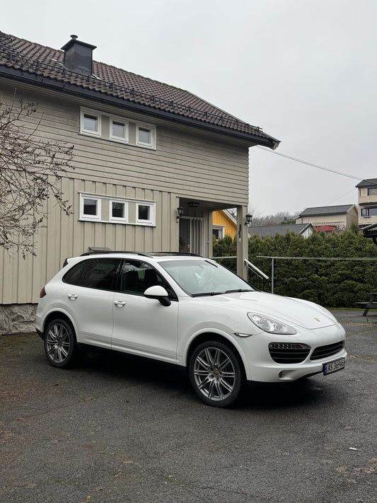 SUV Sportif Porsche Cayenne 2013 Diesel Blanc Élégant