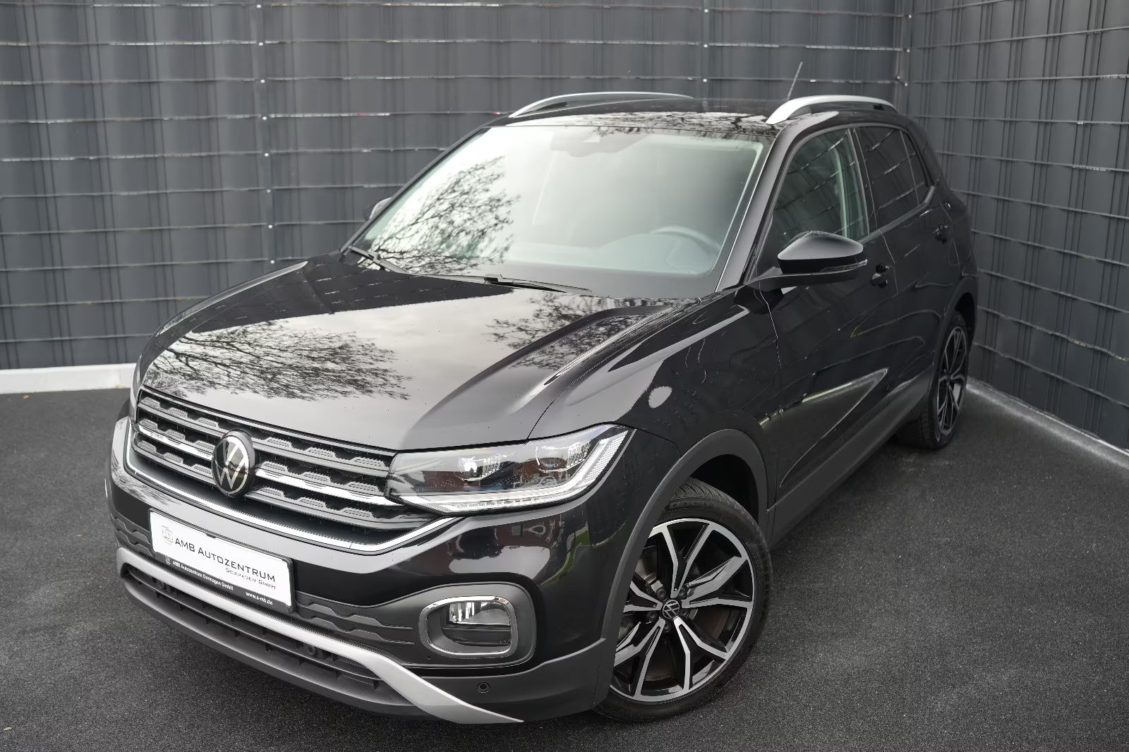 Selected Variant Image