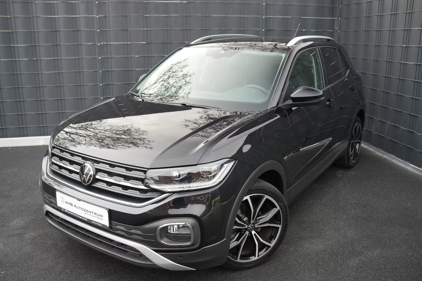 SUV Compact Volkswagen T-Cross Style Automatique en Noir Métallisé