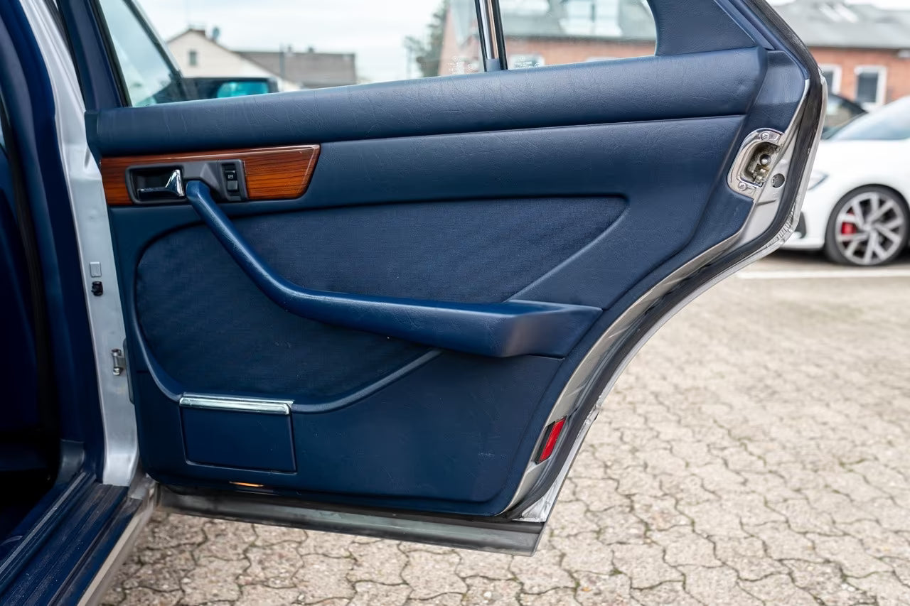 Berline Mercedes-Benz 280 SE W126 de 1984 Argent Astral