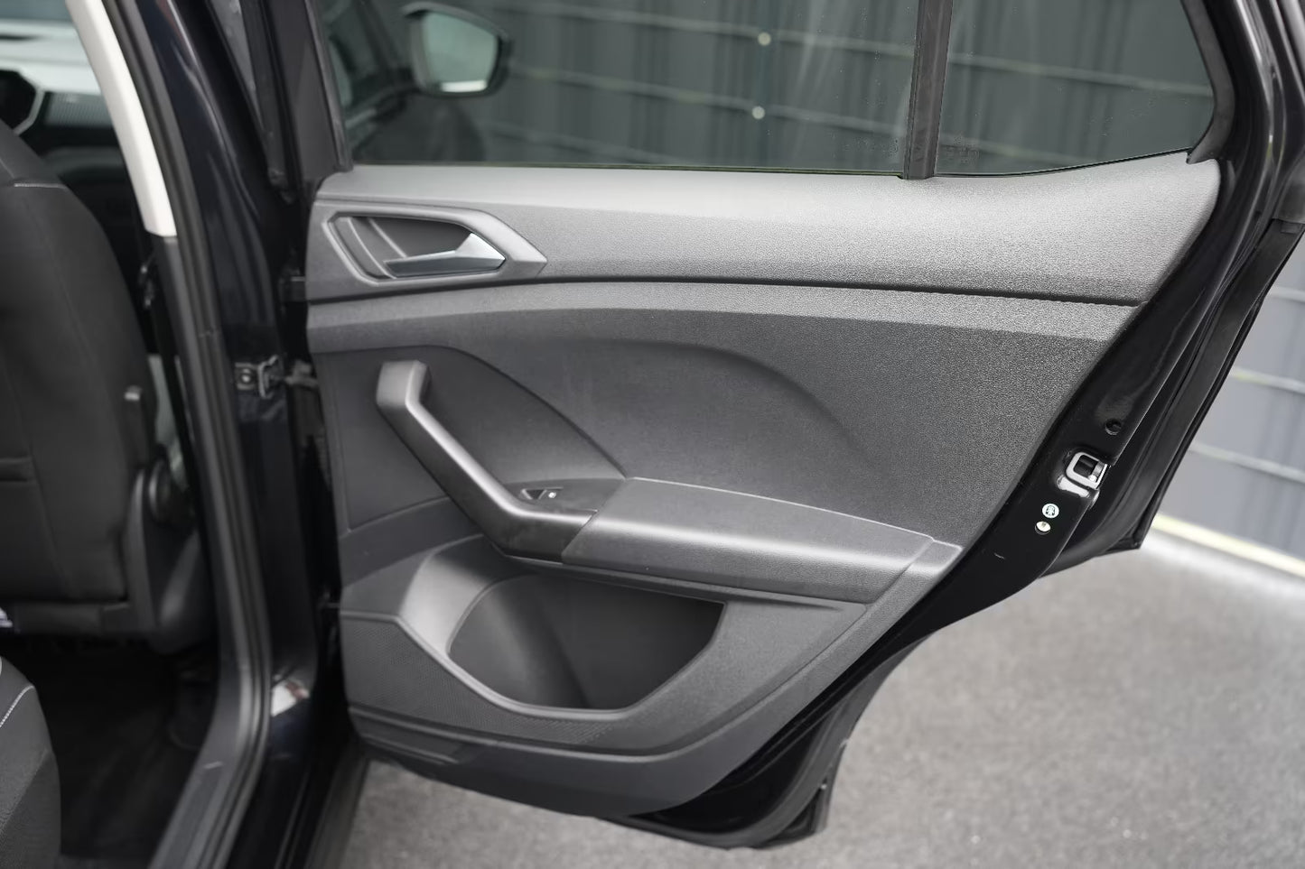 SUV Compact Volkswagen T-Cross Style Automatique en Noir Métallisé