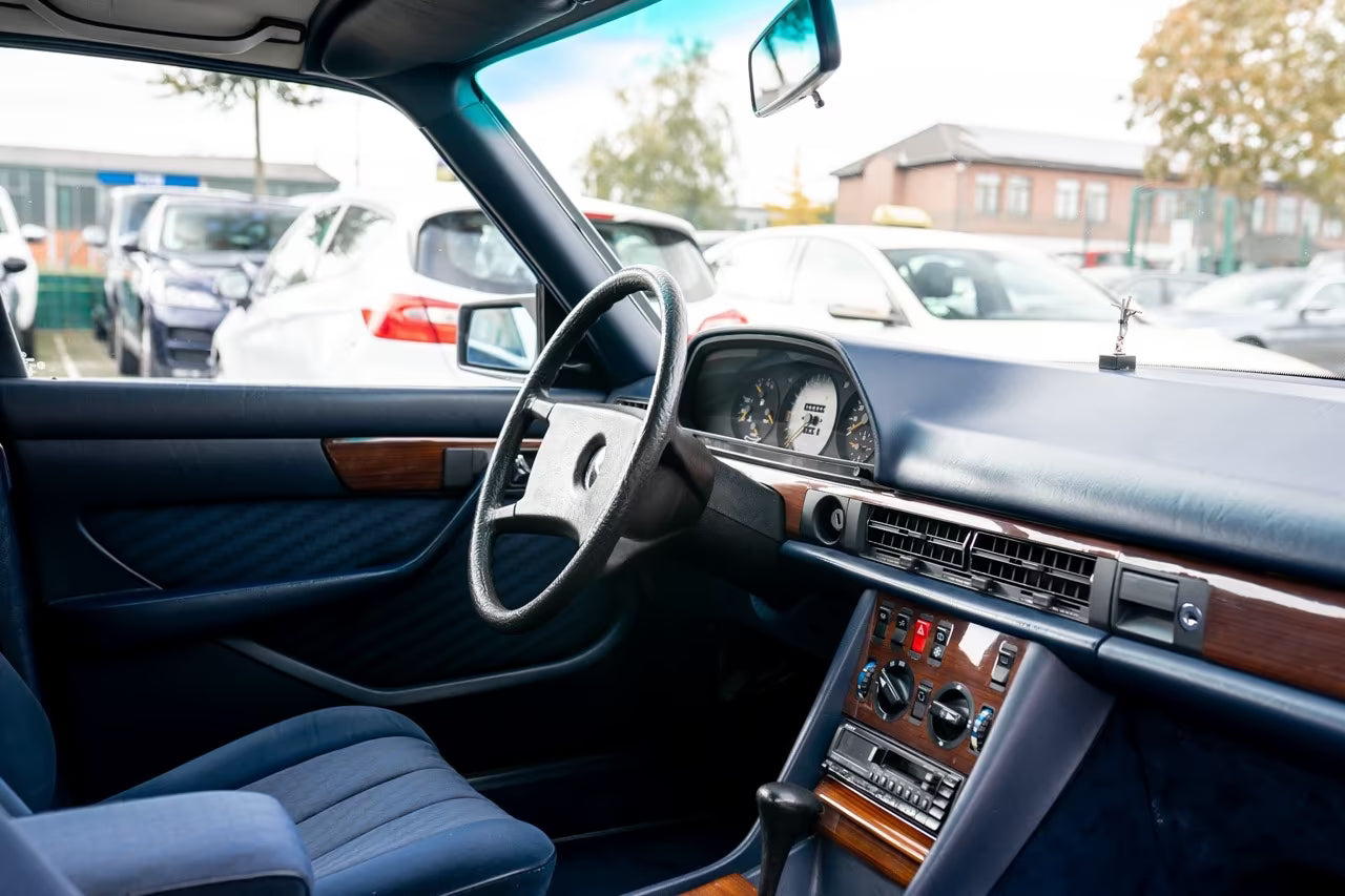 Berline Mercedes-Benz 280 SE W126 de 1984 Argent Astral