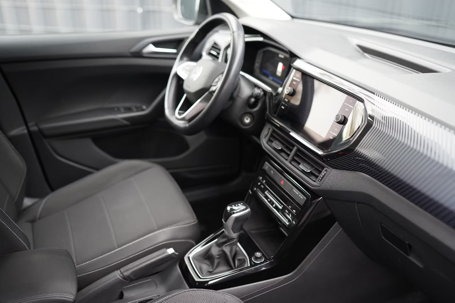 SUV Compact Volkswagen T-Cross Style Automatique en Noir Métallisé