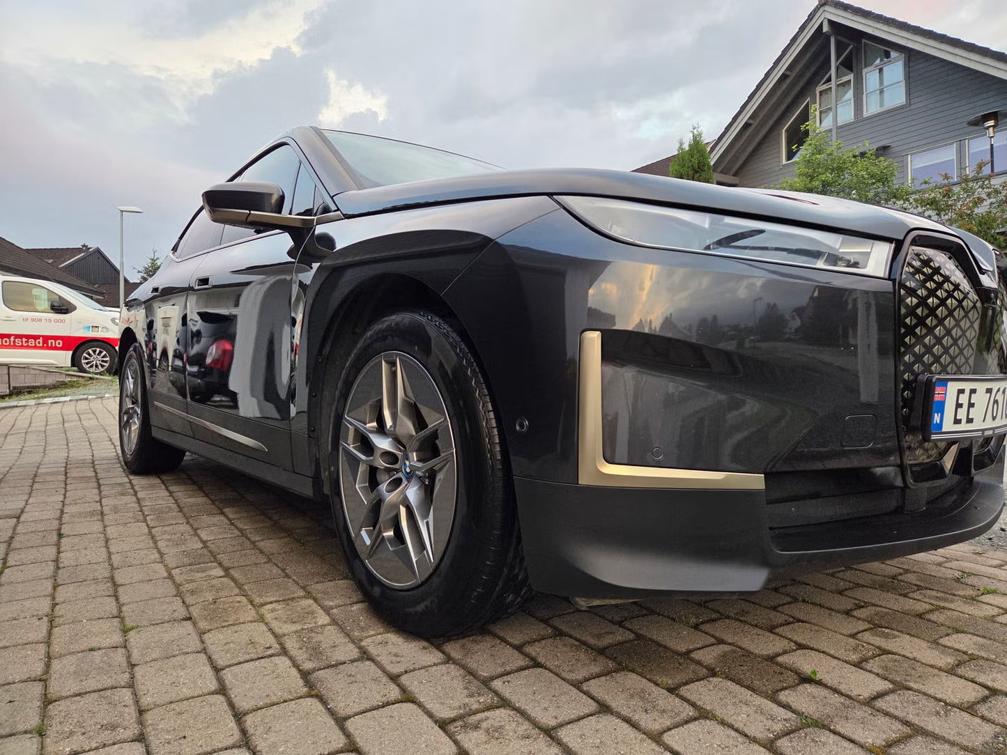 BMW iX xDrive40 SUV Électrique Luxueux 326ch Gris Sophisto