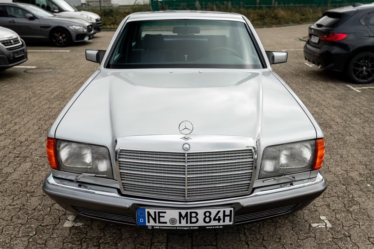 Berline Mercedes-Benz 280 SE W126 de 1984 Argent Astral