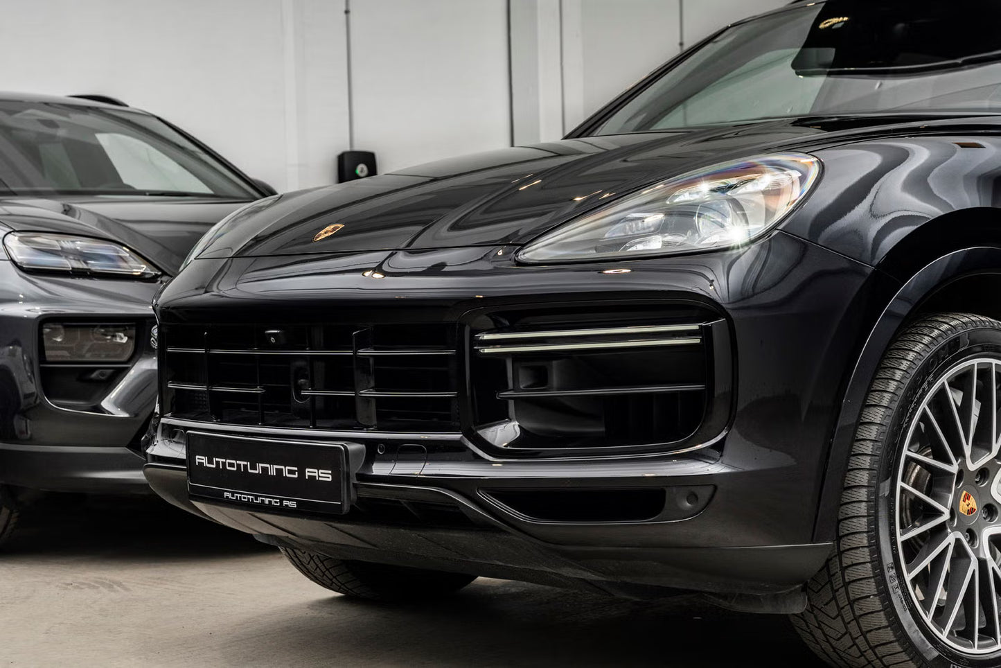 Porsche Cayenne SUV Luxe 550 CV Noir Intense Performance Sport