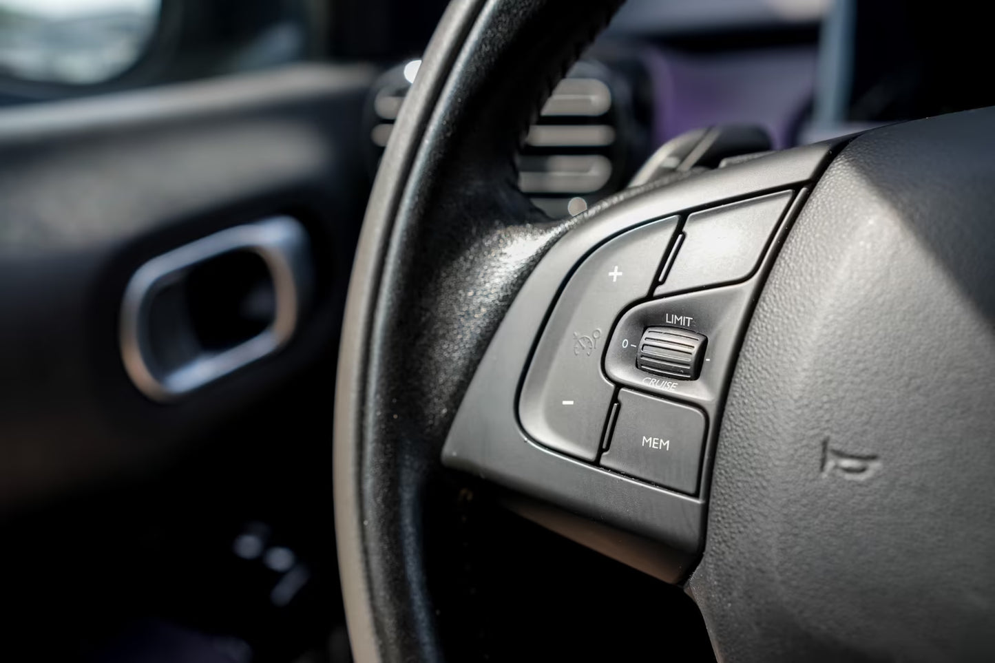 Citroën C4 Cactus Feel Automatique Noir Obsidien Berline Compacte