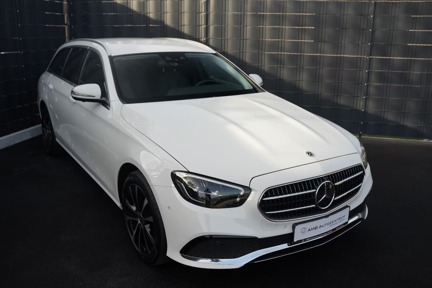 Mercedes-Benz E 300 Hybride Rechargeable Avantgarde Break Blanc Polaire