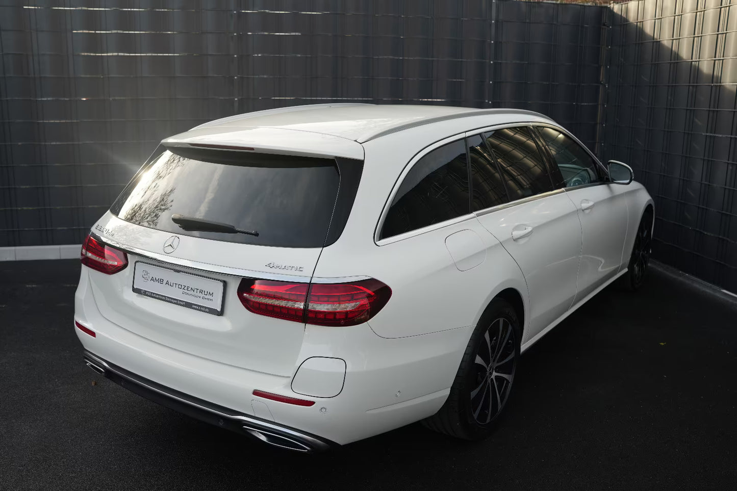 Mercedes-Benz E 300 Hybride Rechargeable Avantgarde Break Blanc Polaire