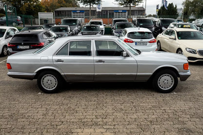 Berline Mercedes-Benz 280 SE W126 de 1984 Argent Astral
