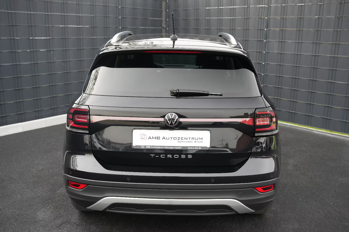 SUV Compact Volkswagen T-Cross Style Automatique en Noir Métallisé