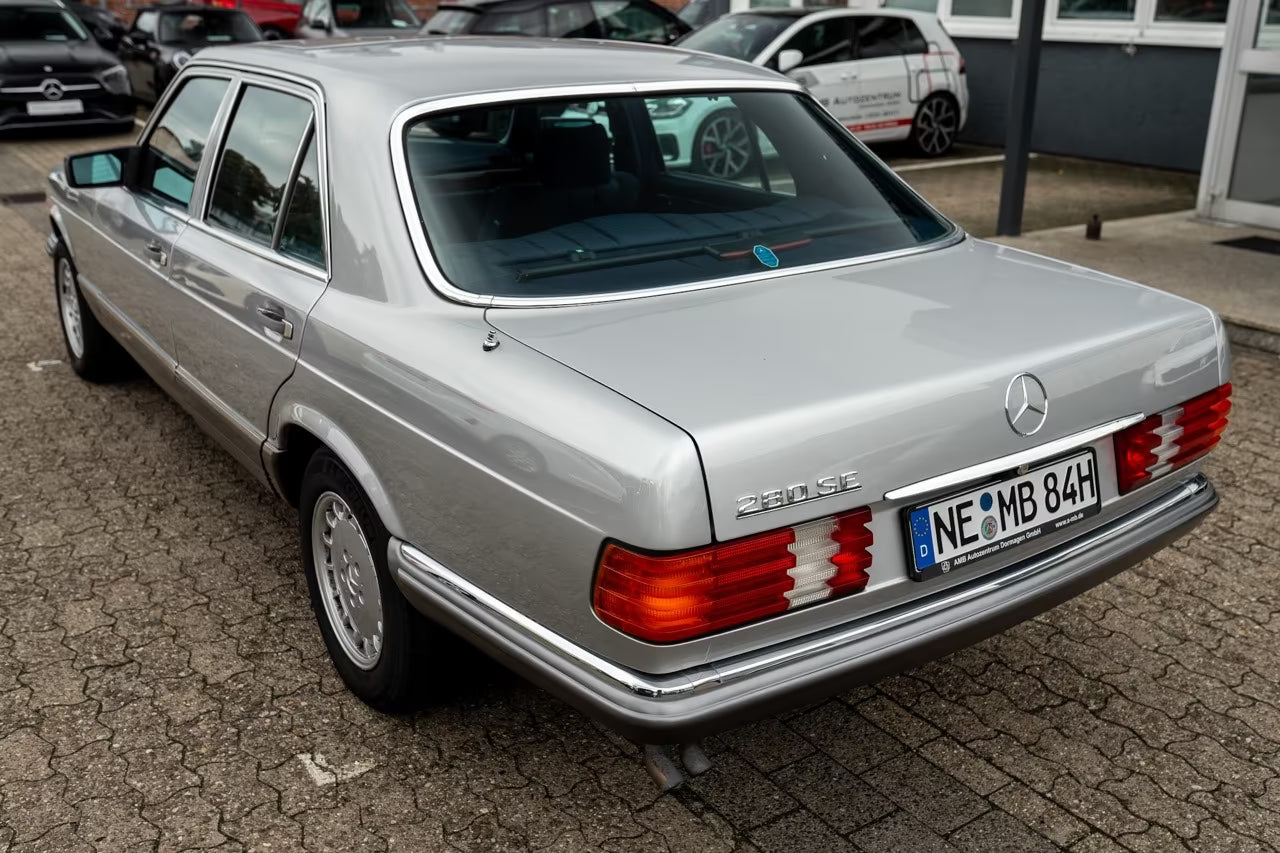 Berline Mercedes-Benz 280 SE W126 de 1984 Argent Astral