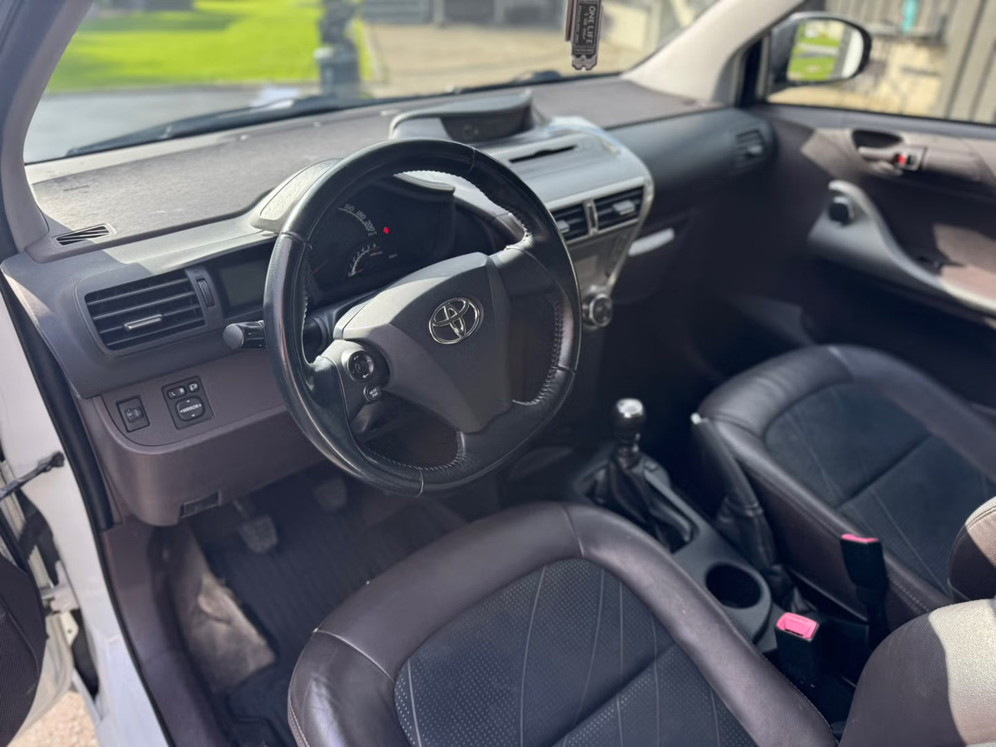 Citadine Toyota iQ 2009 Diesel 90ch Blanche Compacte Économique