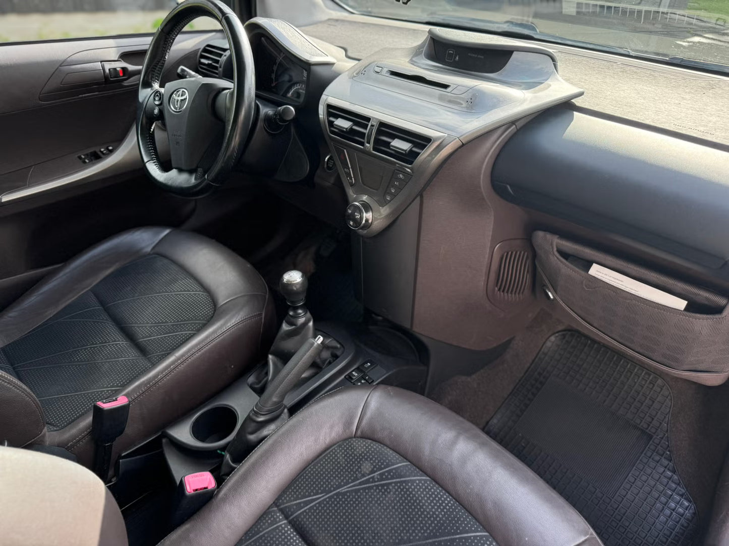 Citadine Toyota iQ 2009 Diesel 90ch Blanche Compacte Économique