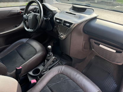 Citadine Toyota iQ 2009 Diesel 90ch Blanche Compacte Économique