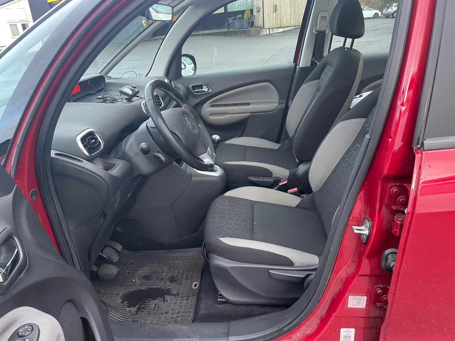 Citroën C3 Picasso d'occasion, monospace compact diesel, rouge