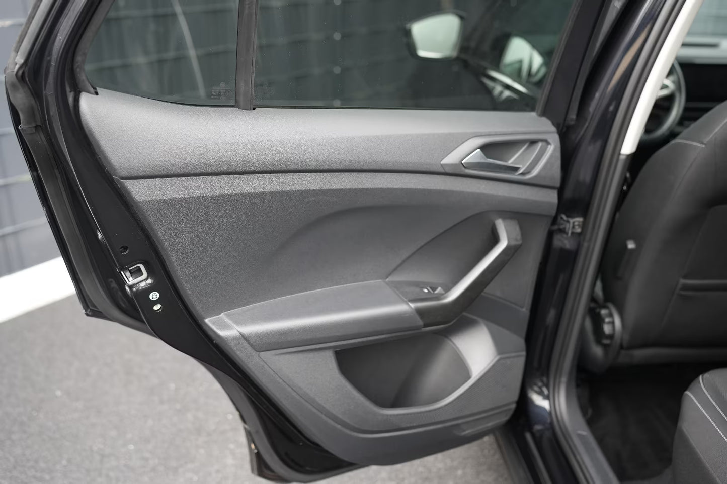 SUV Compact Volkswagen T-Cross Style Automatique en Noir Métallisé